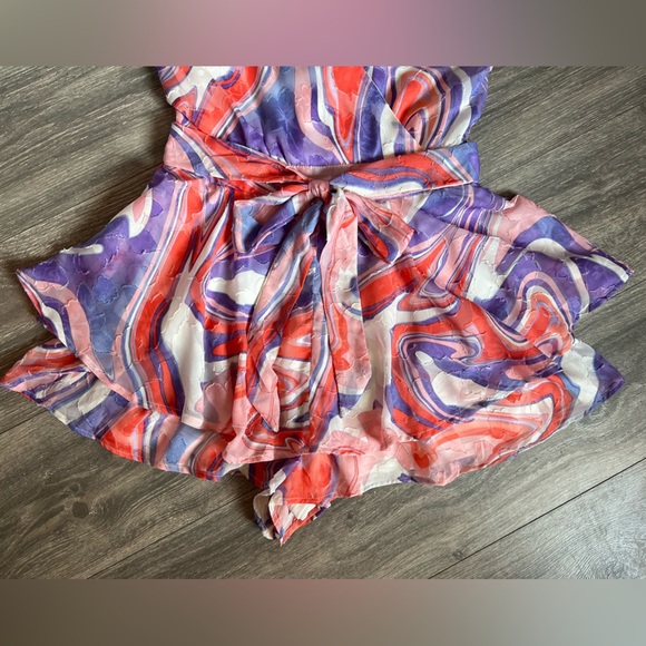 Inspired Hearts Jacquard Tie Dye Tiered Flowy Belted Sleeveless Romper. Size L - Picture 4 of 11